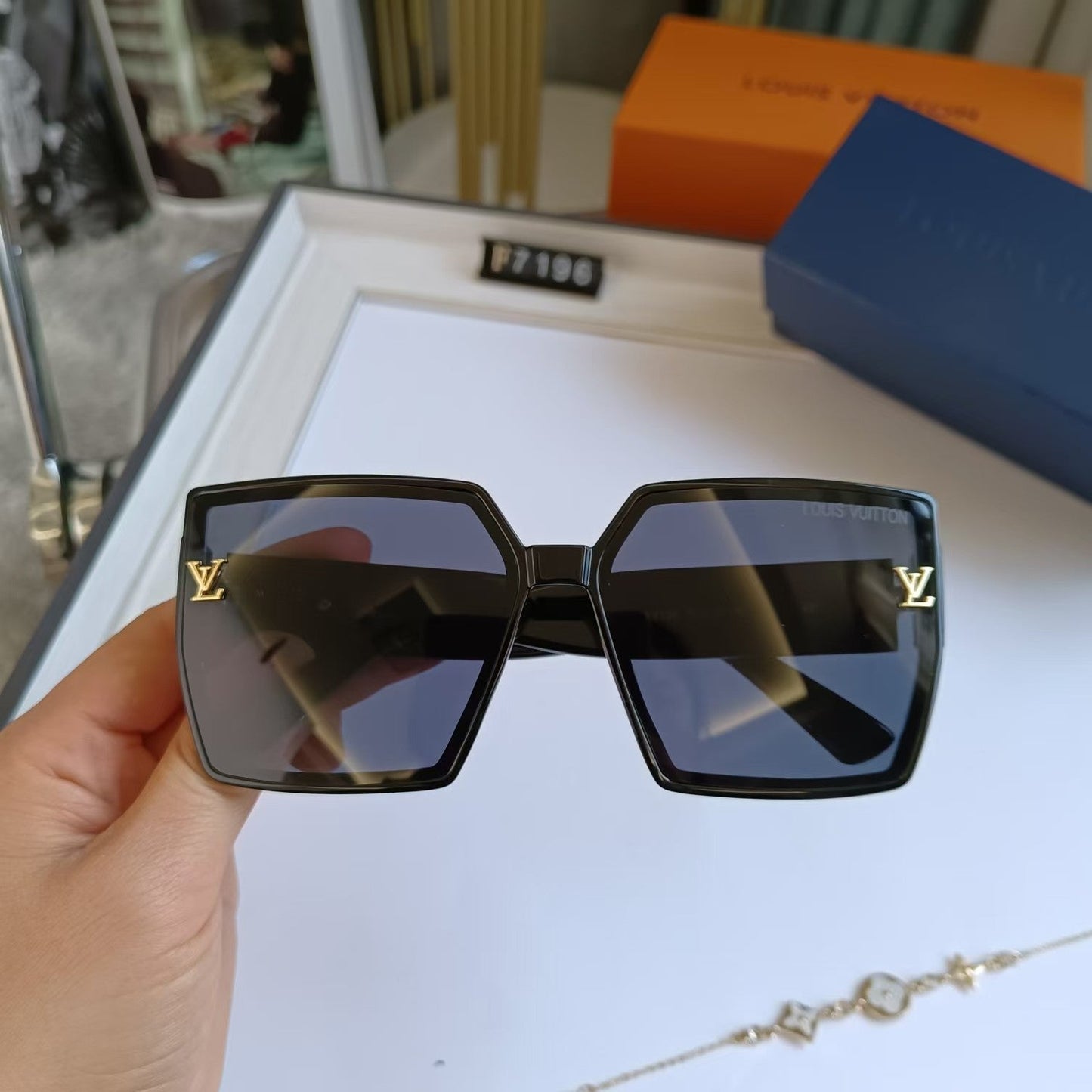 Fashion Large Frame Sunglasses V-With Gift Box