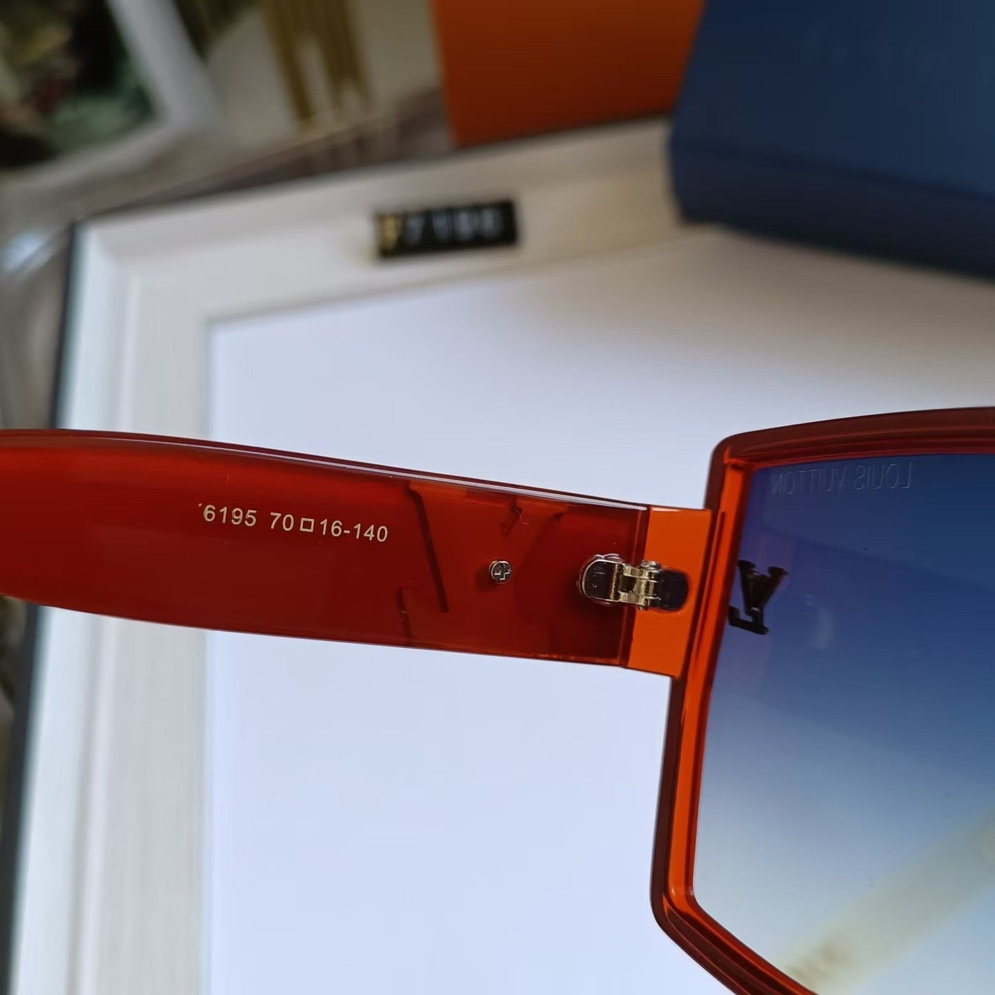 Fashion Large Frame Sunglasses V-With Gift Box