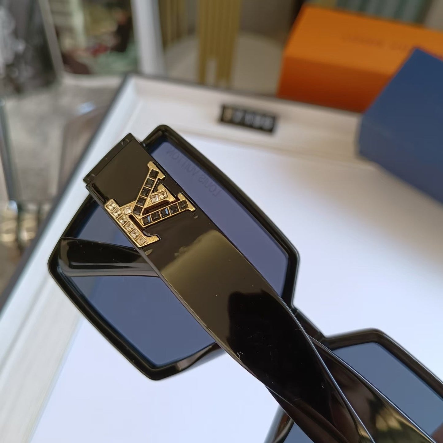 Fashion Large Frame Sunglasses V-With Gift Box