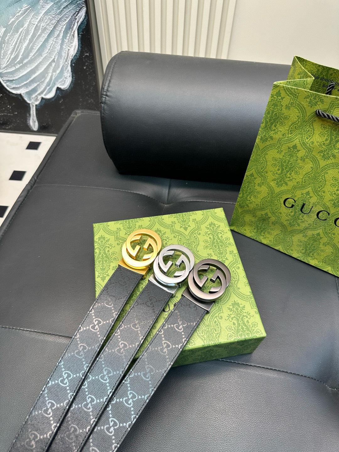 GG Matte surface, with printed pattern on the leather strap
