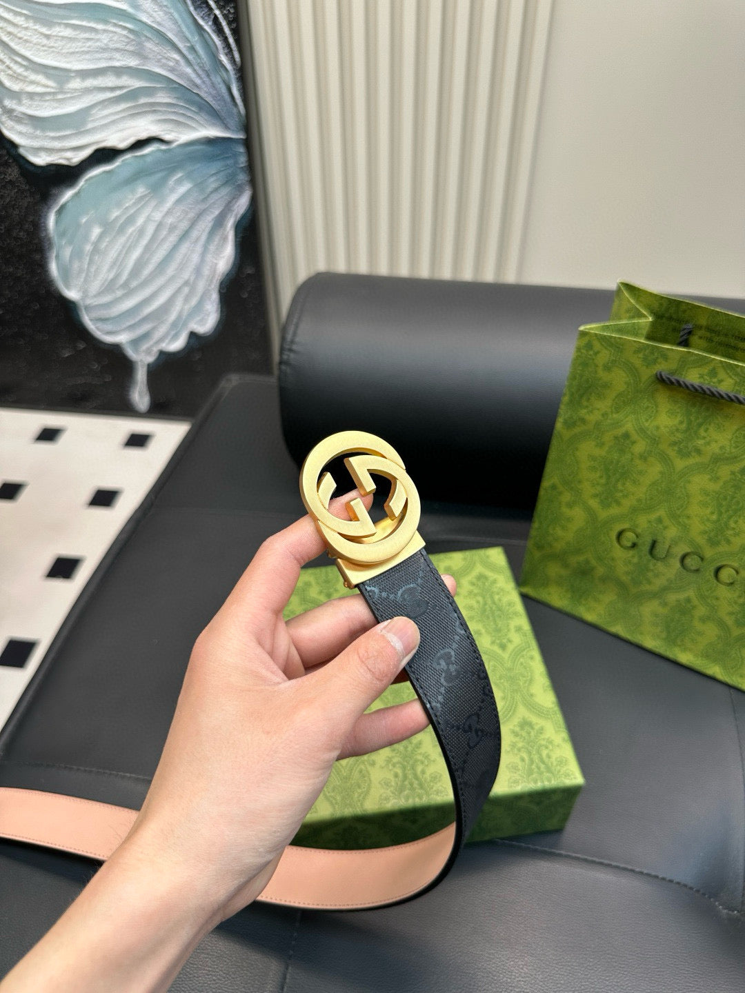 GG Matte surface, with printed pattern on the leather strap