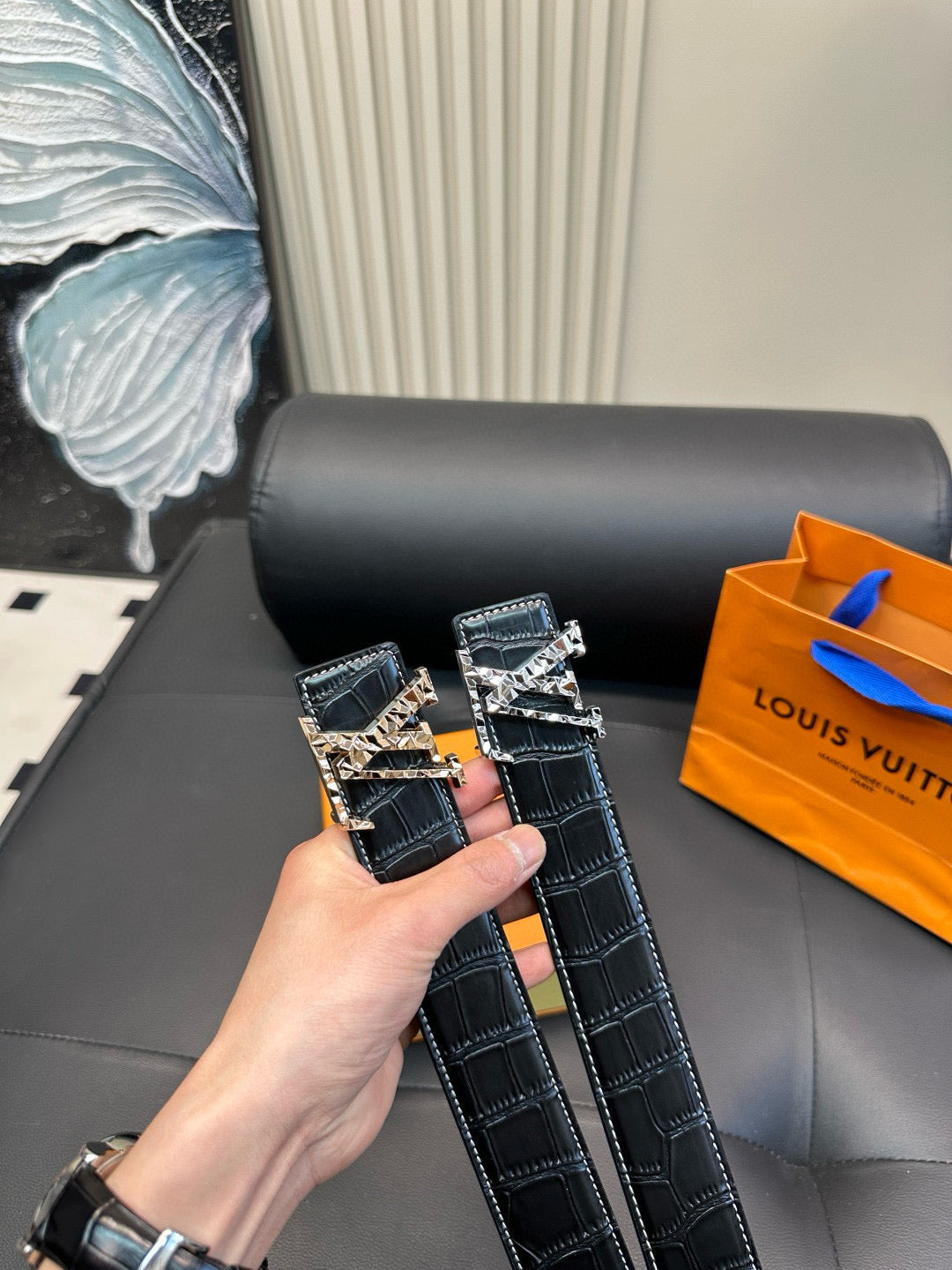 LV Diamond-cut steel buckle with crocodile skin pattern