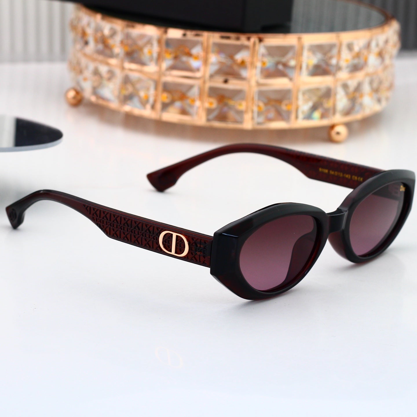 Classic Shades: Trendy & classic