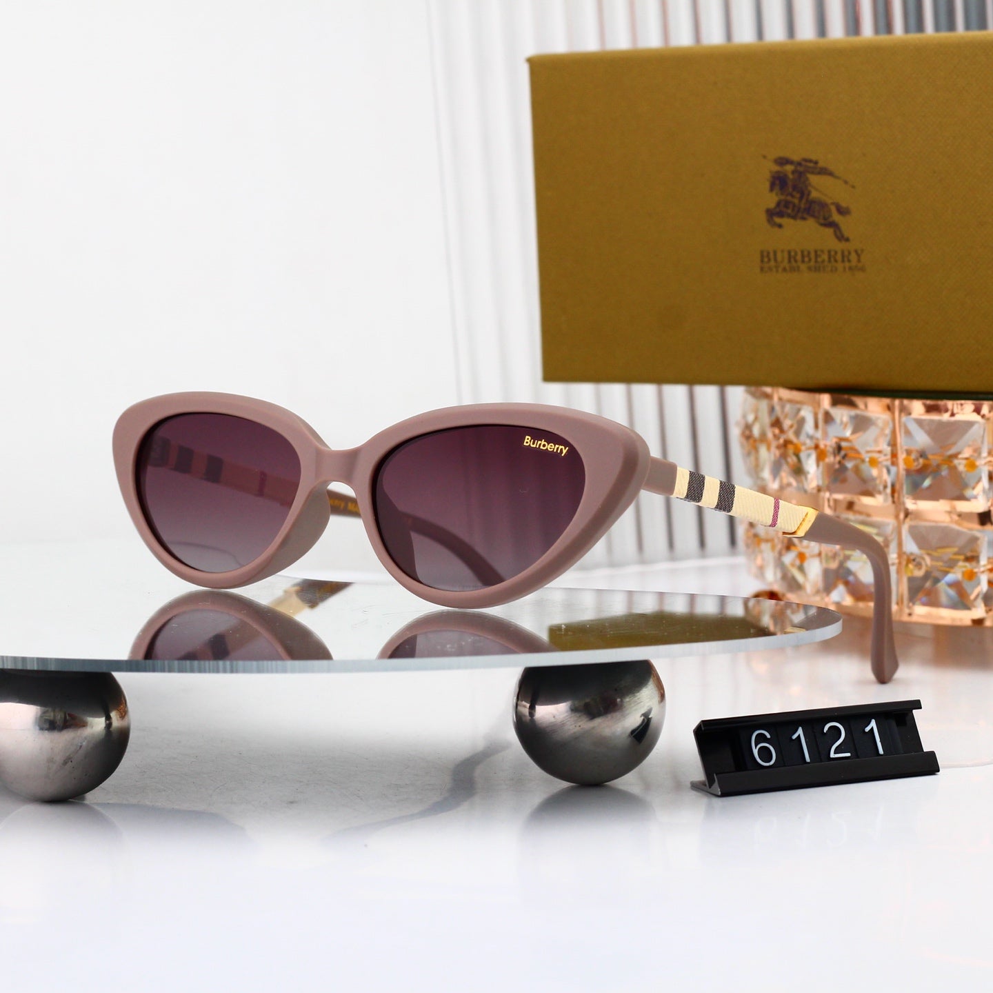 Timeless Trendy Sunglasses