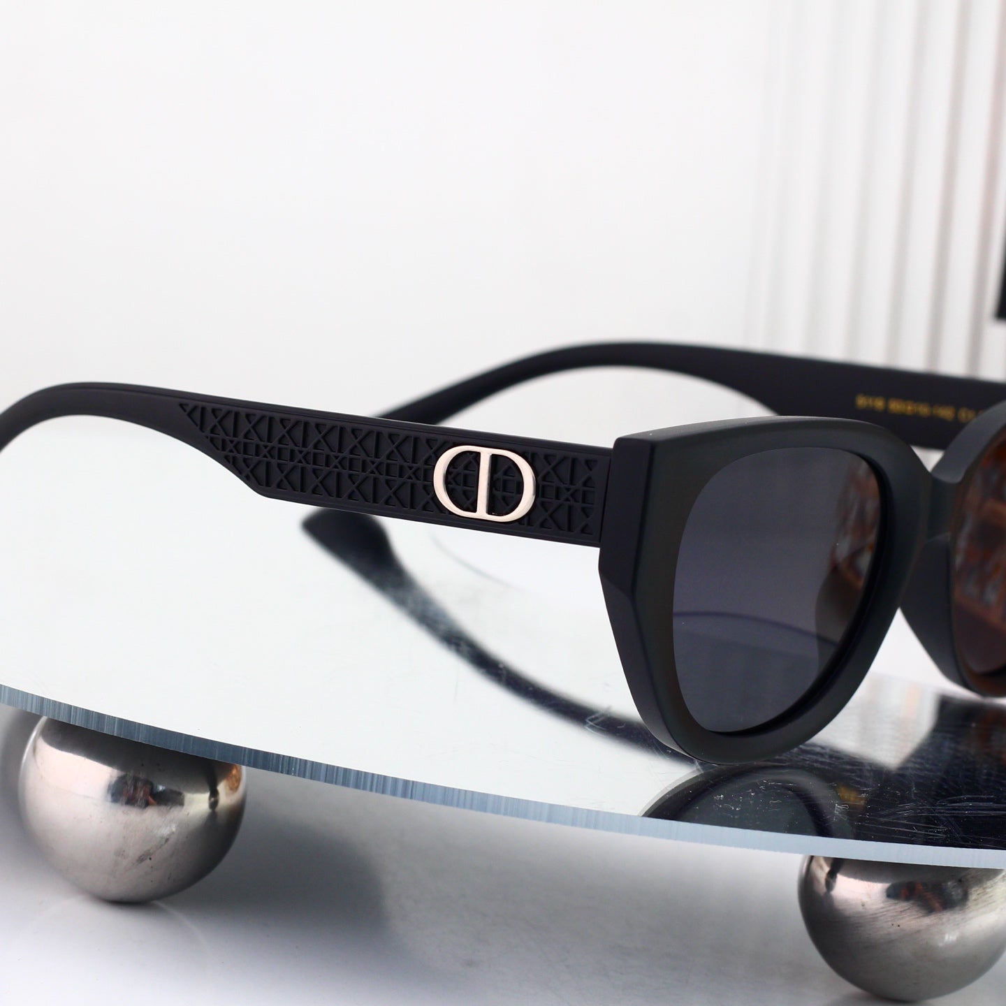 Classic Sunshades: Iconic Grace