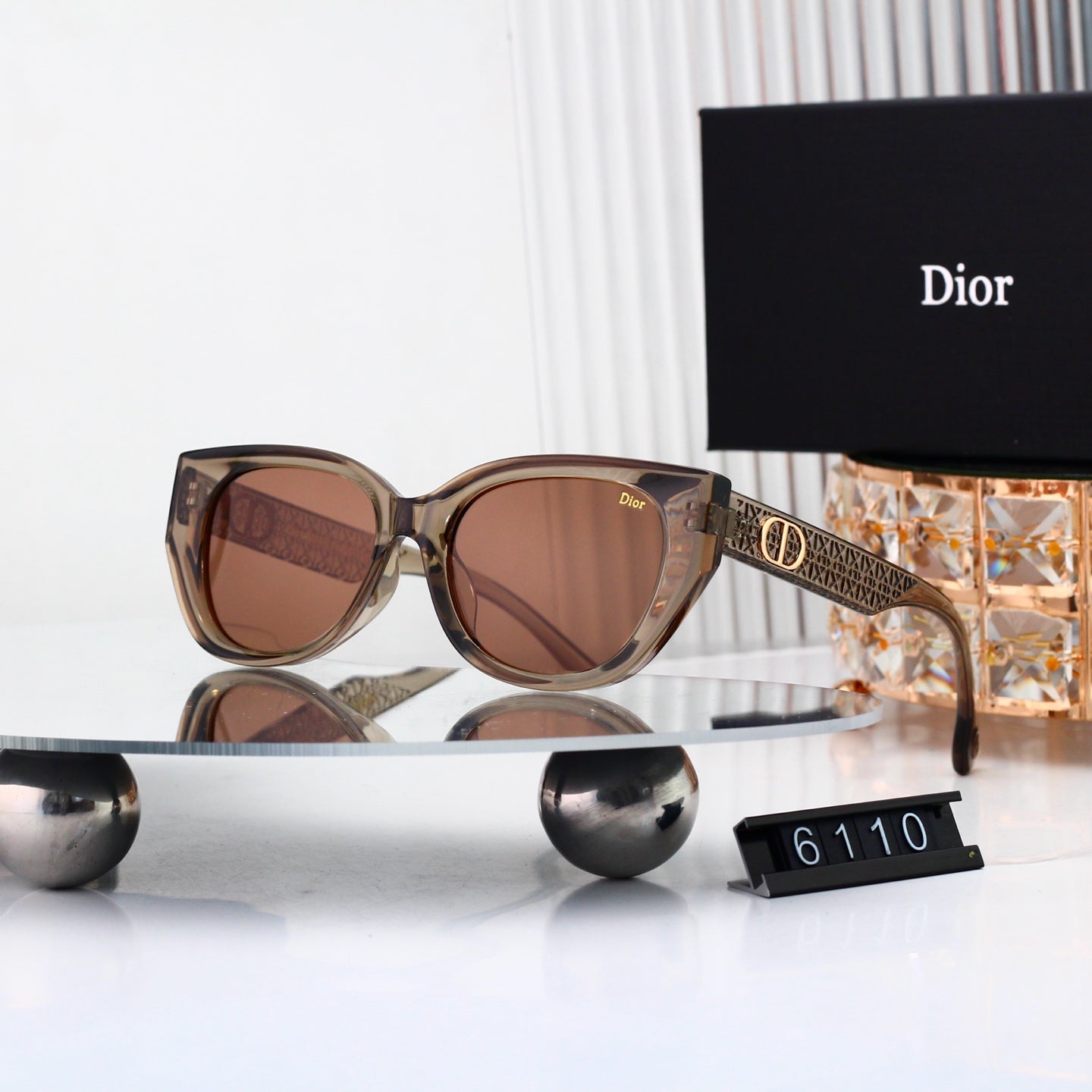 Classic Sunshades: Iconic Grace