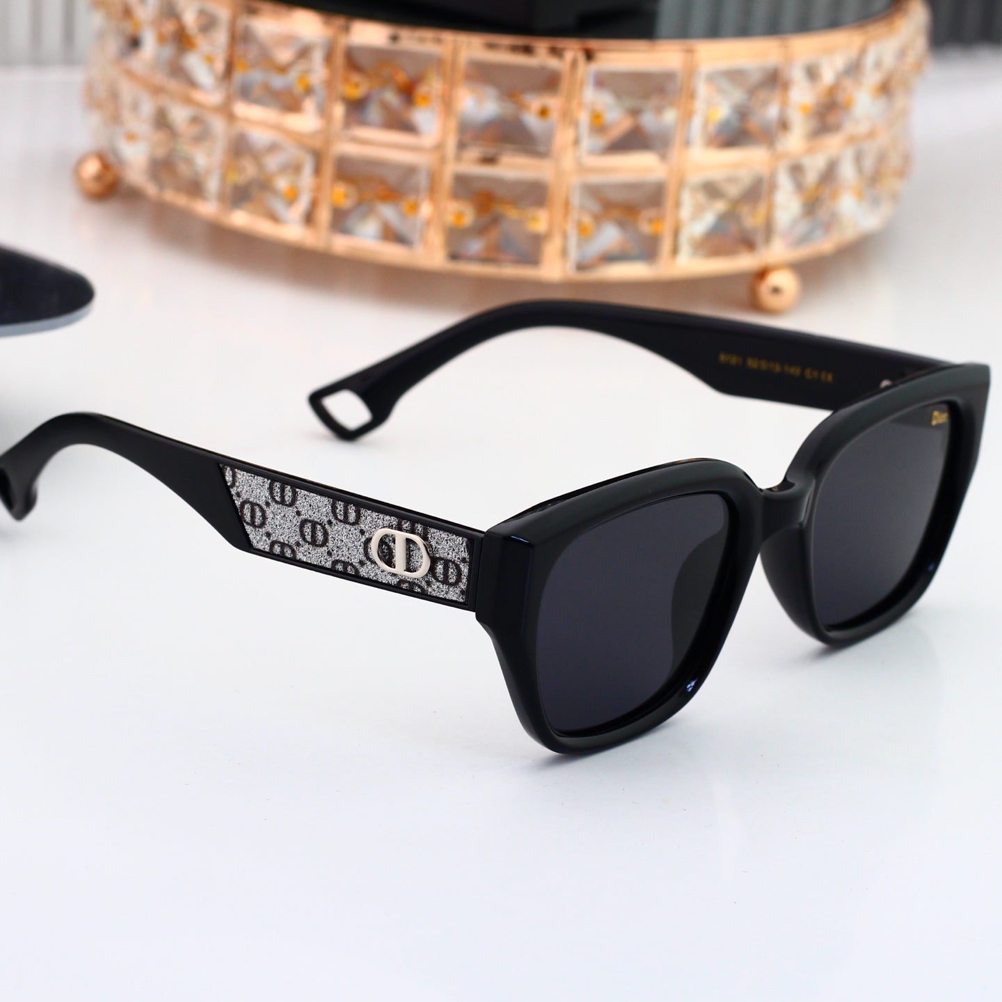 Timeless Trend Sun Shades Essential