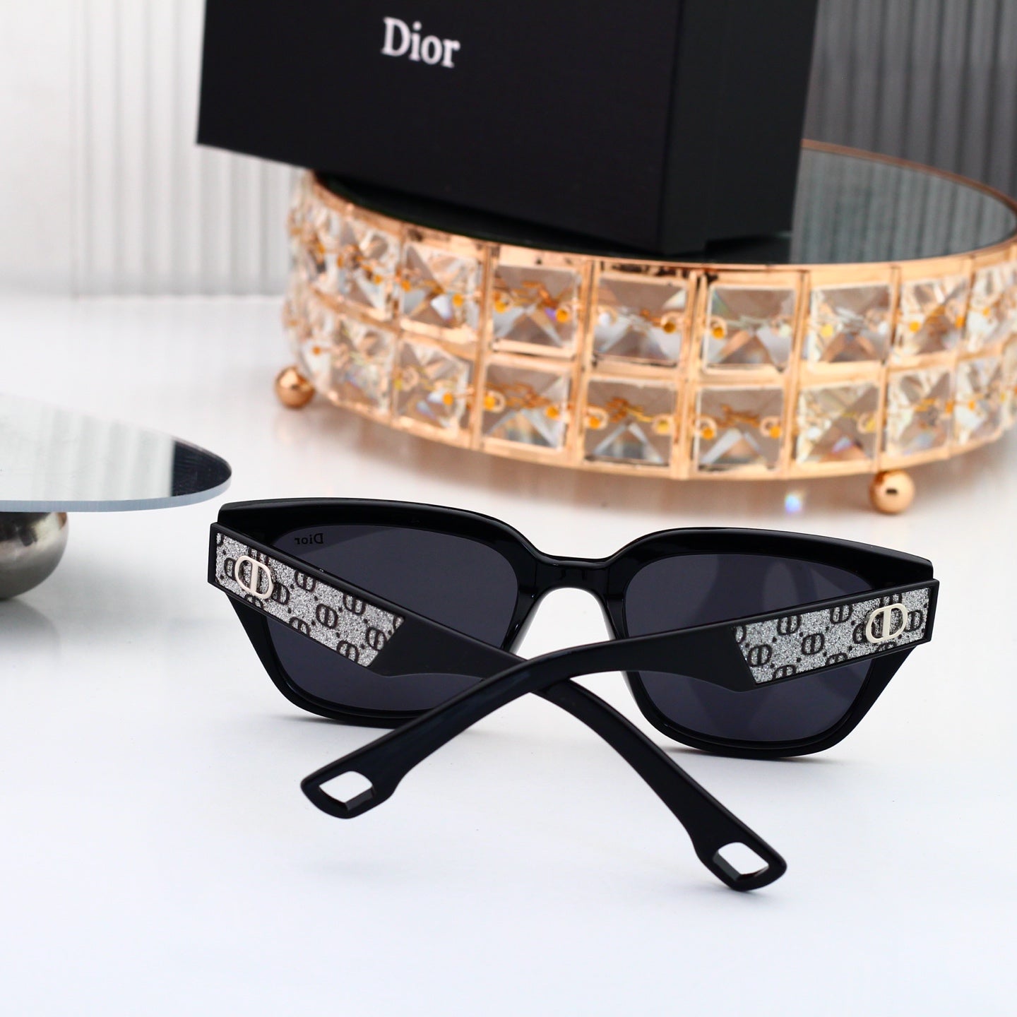 Timeless Trend Sun Shades Essential