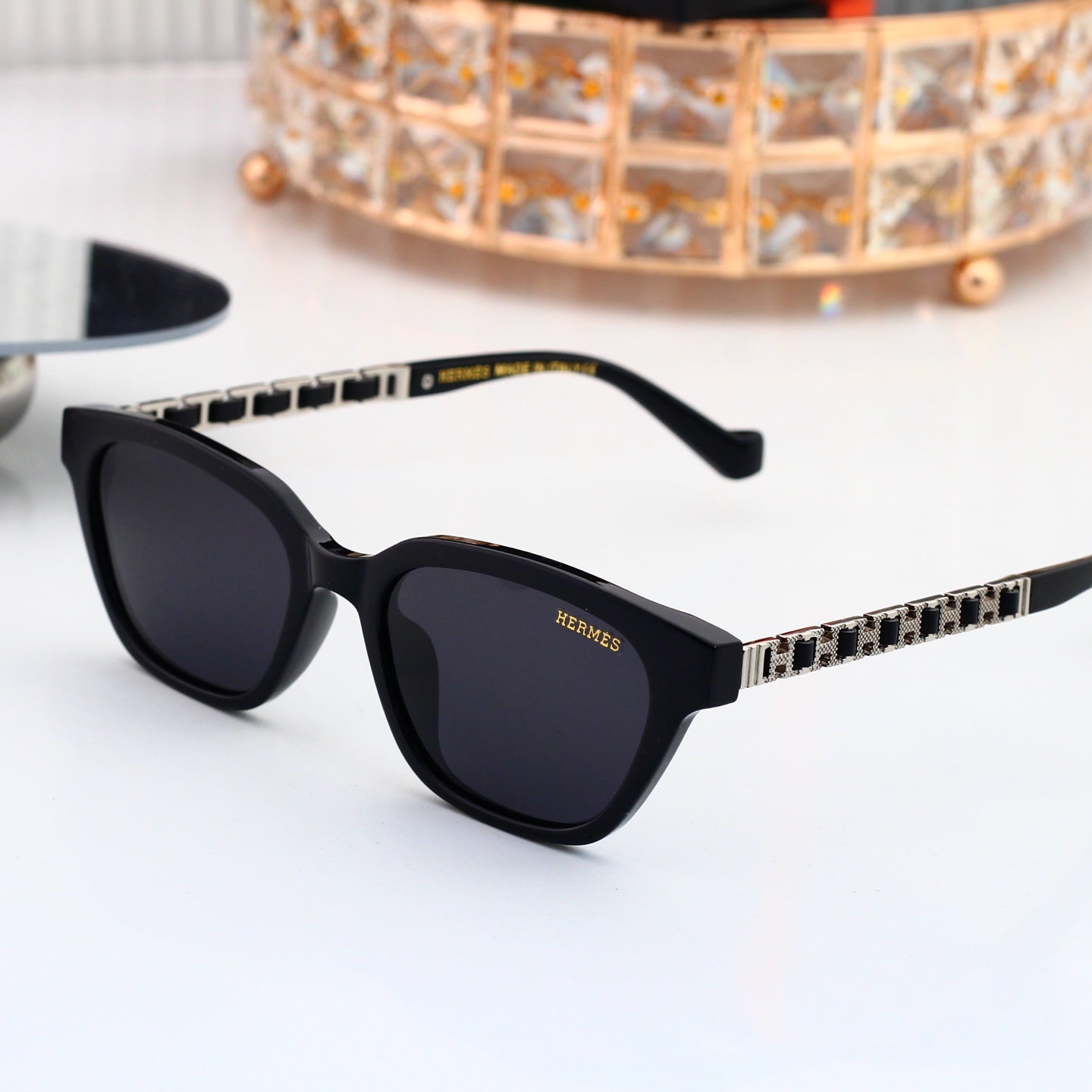 Classic Fashion Sun Glasses Pick