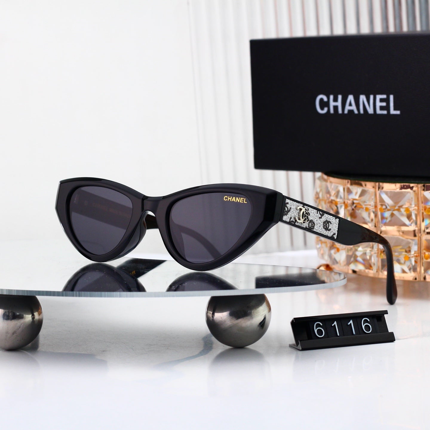 Timeless Iconic Sunglasses Essential