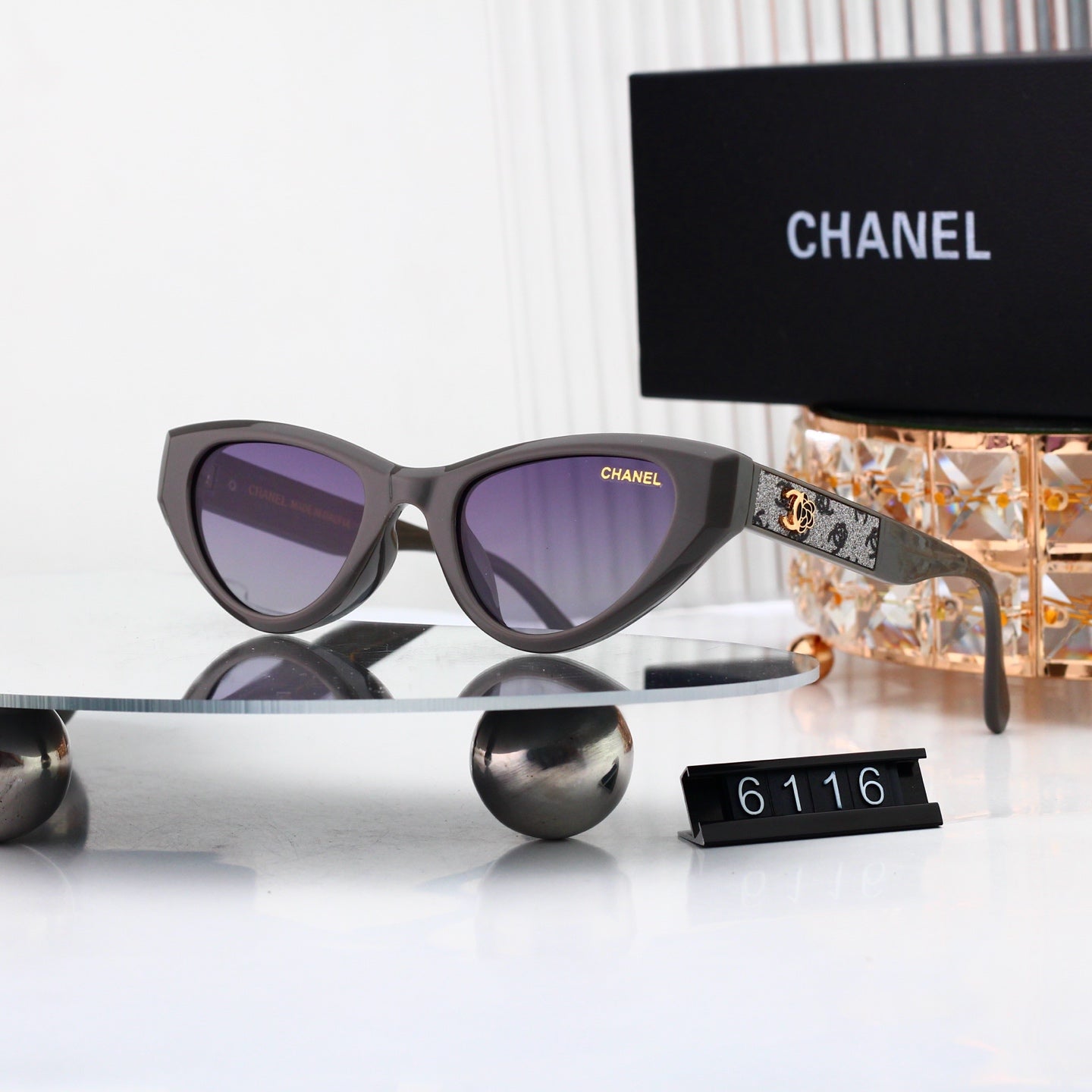 Timeless Iconic Sunglasses Essential