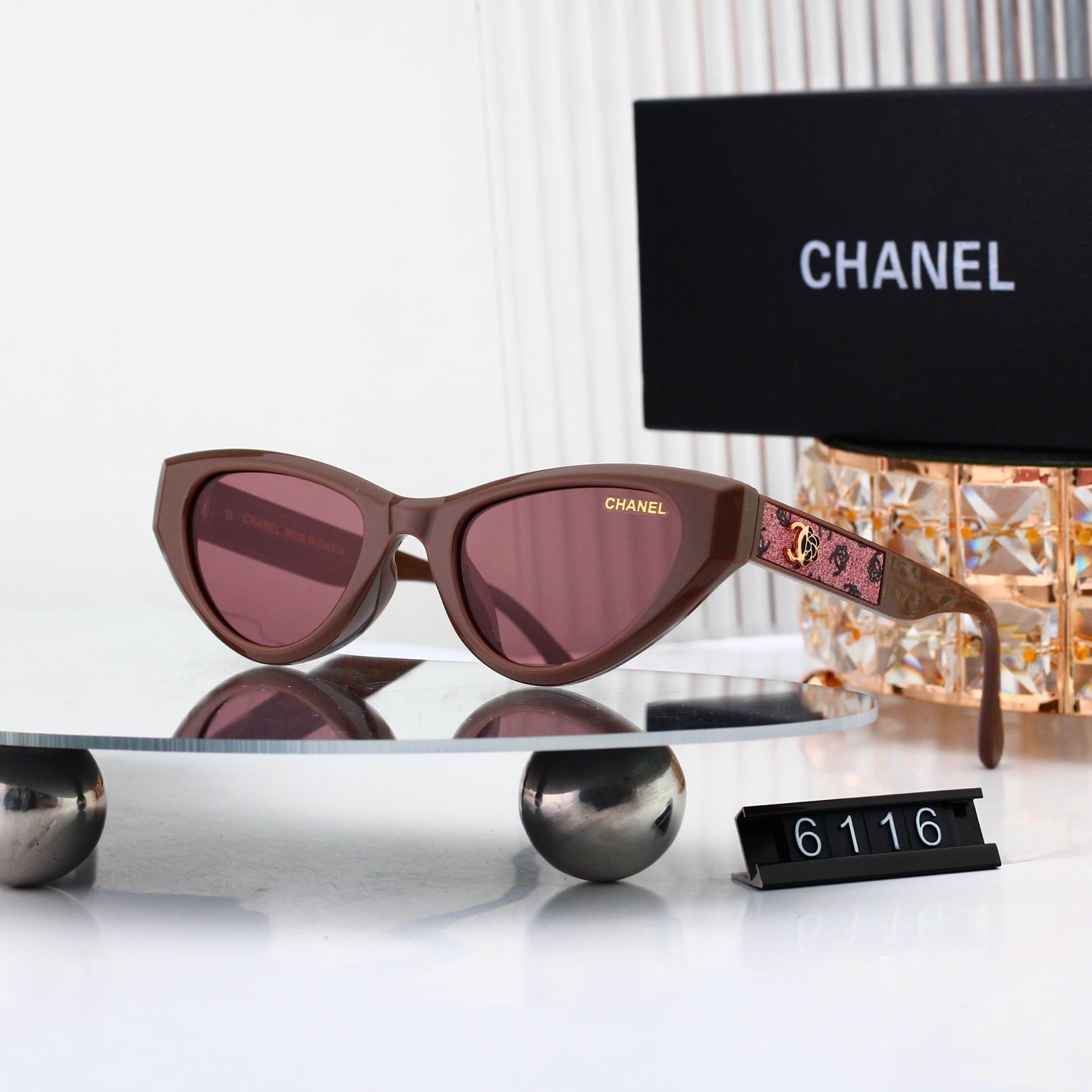 Timeless Iconic Sunglasses Essential