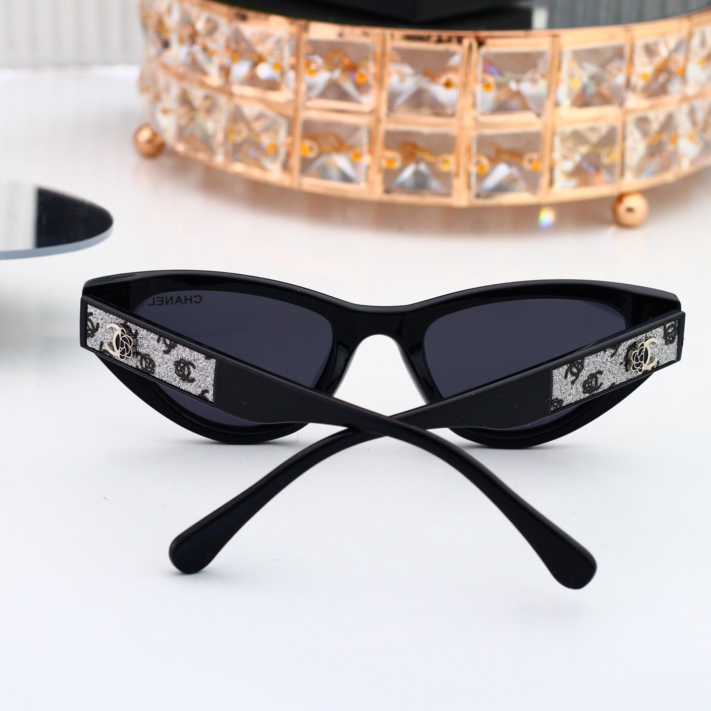 Timeless Iconic Sunglasses Essential