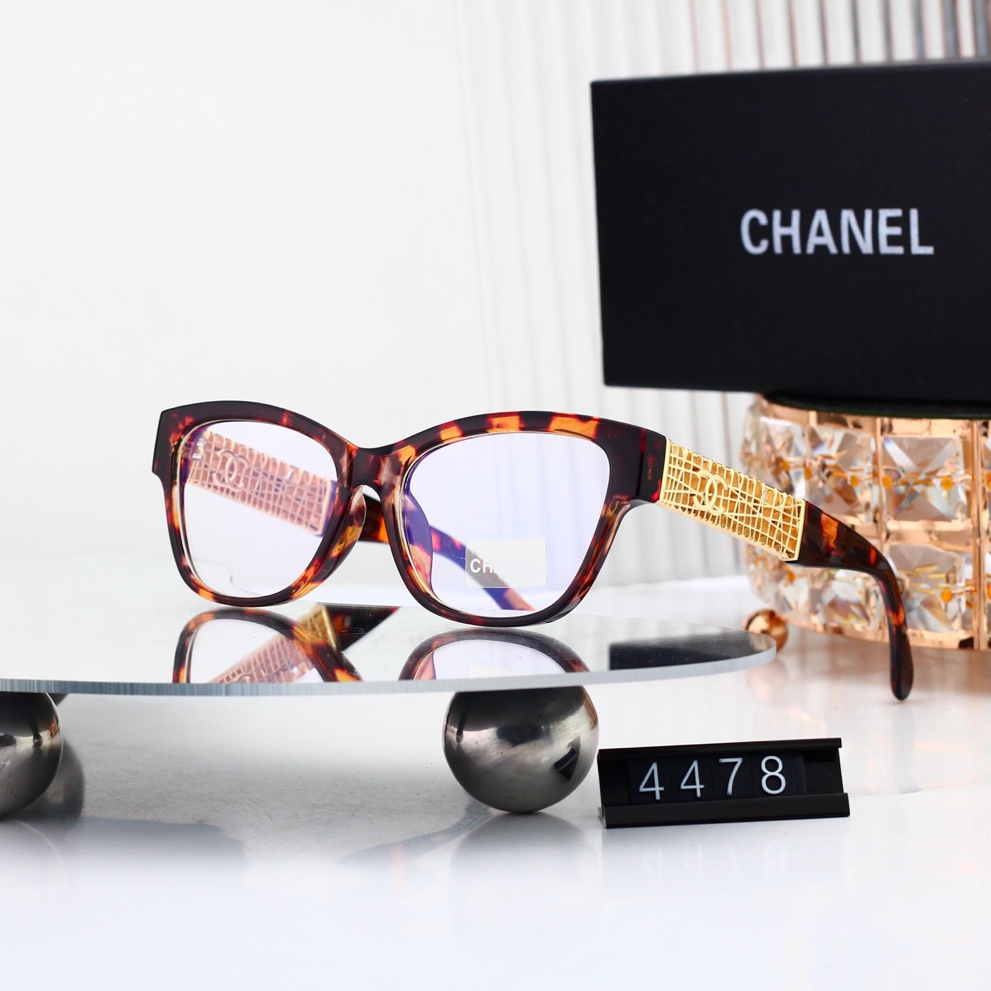 Chic Fashion Sun Glasses Now