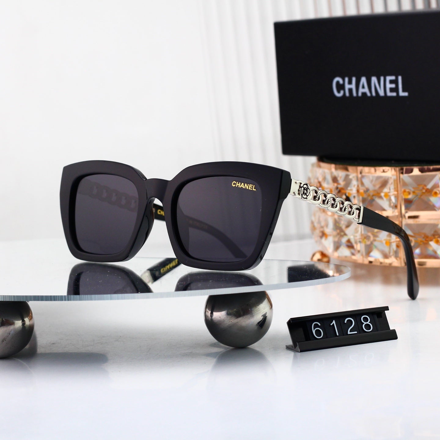 Timeless Trendy Sunglasses Essential