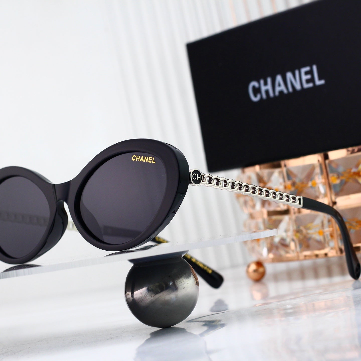 Classic Timeless Sunglasses Must-Have