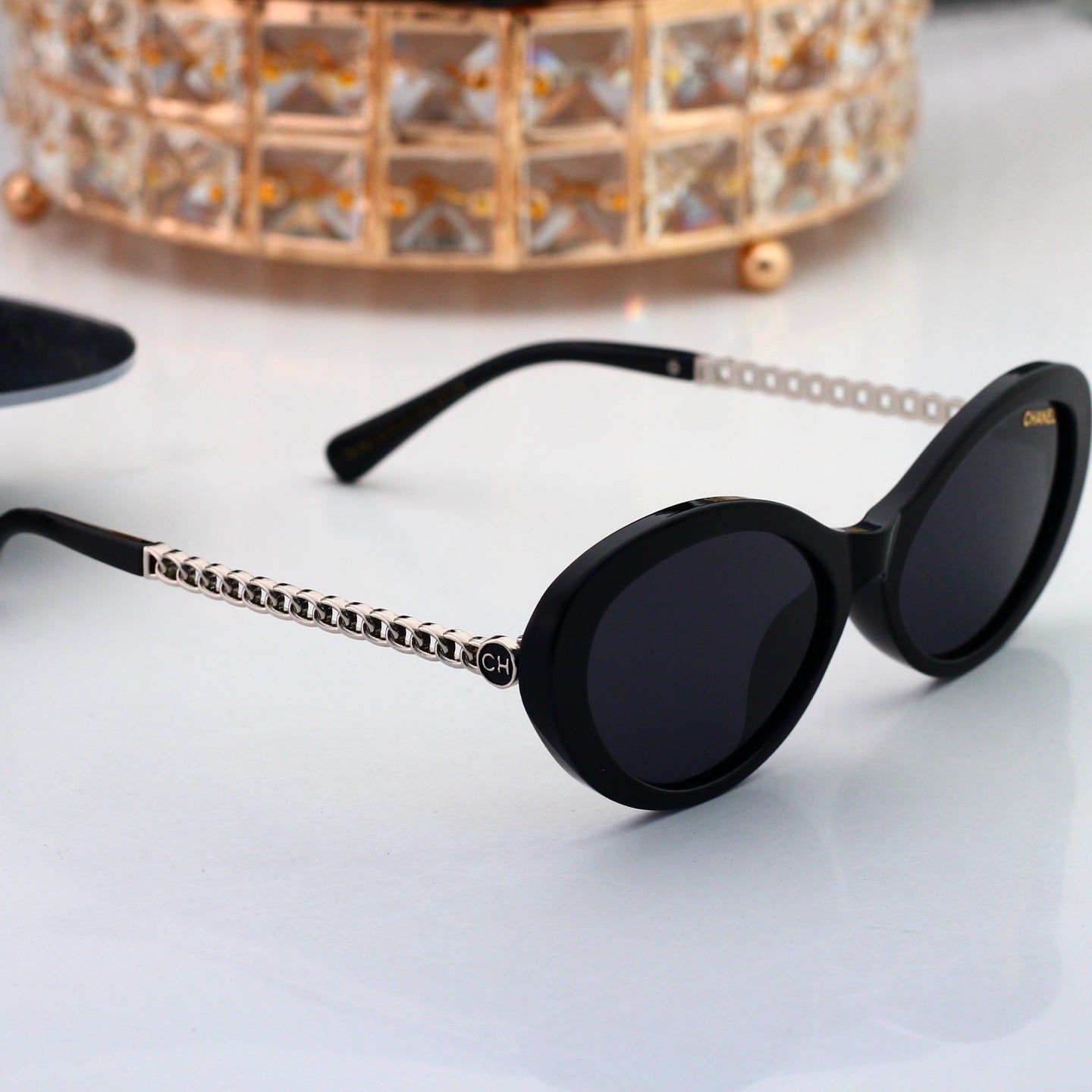 Classic Timeless Sunglasses Must-Have