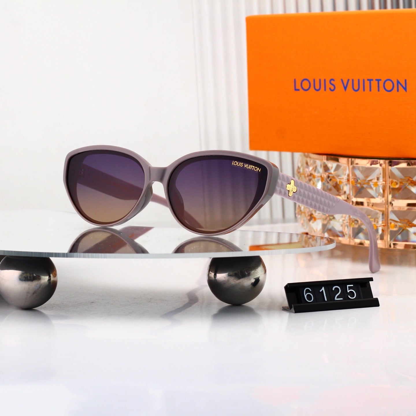 Iconic Classic Sunglasses Essential