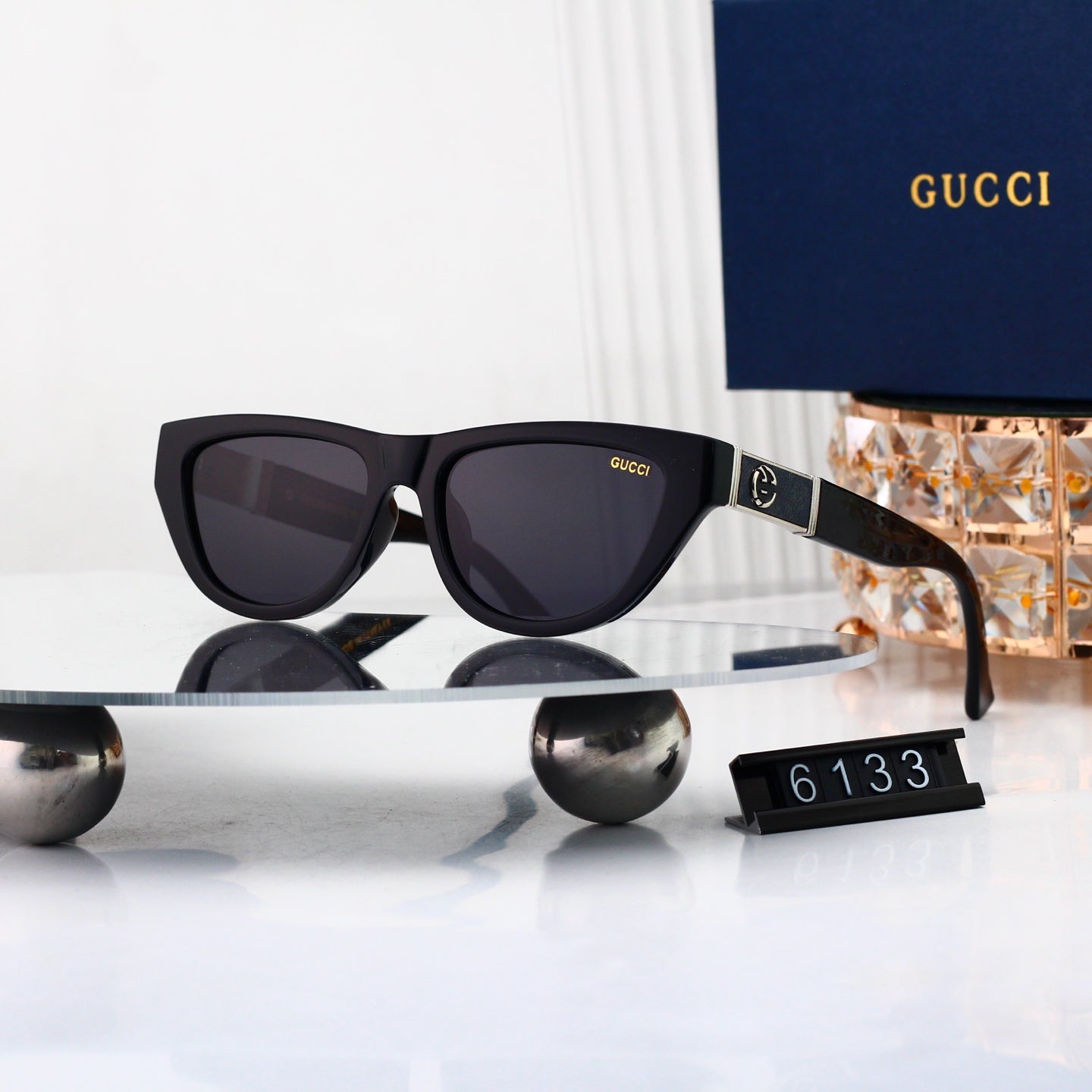 Chic Trendy Sunglasses Must-Have