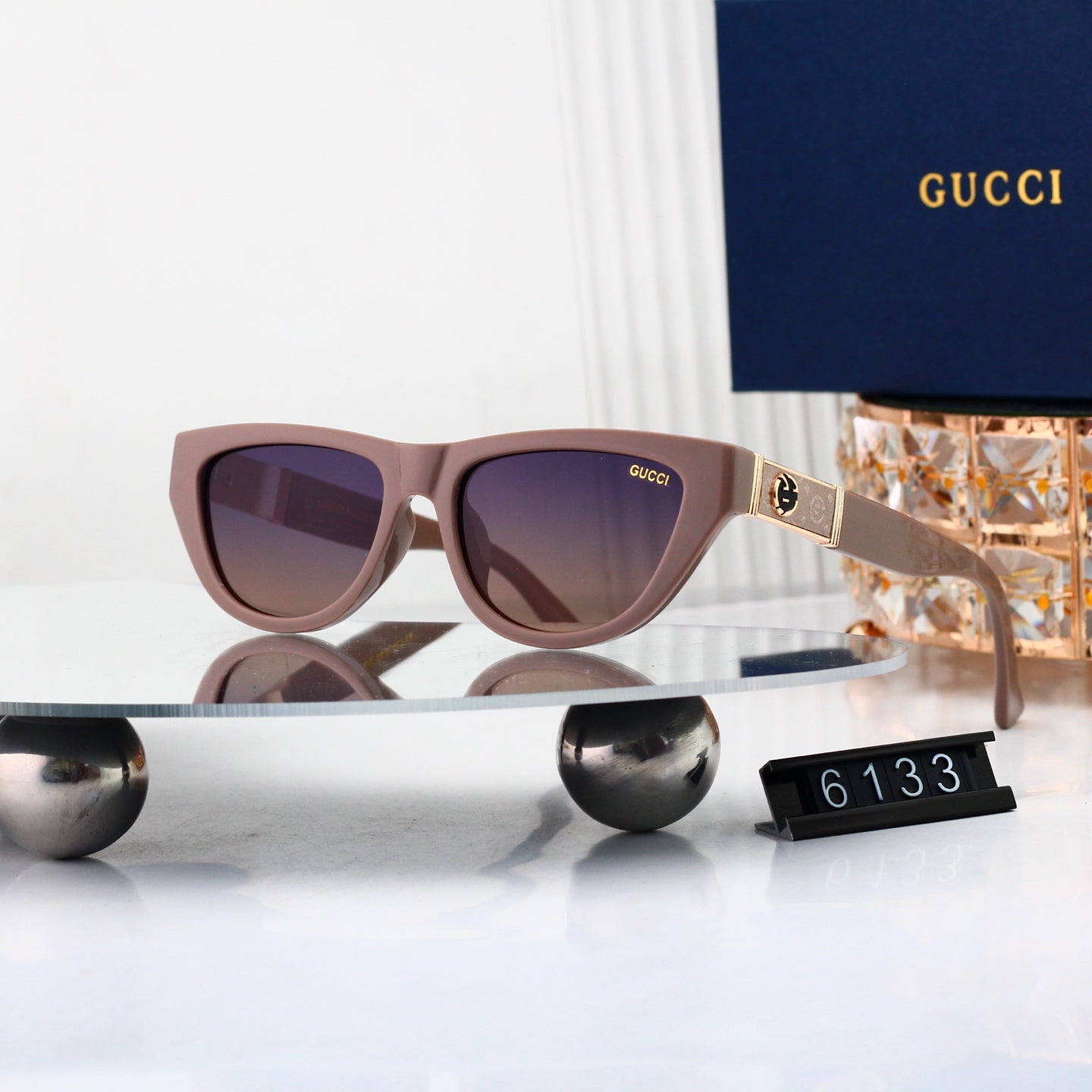 Chic Trendy Sunglasses Must-Have