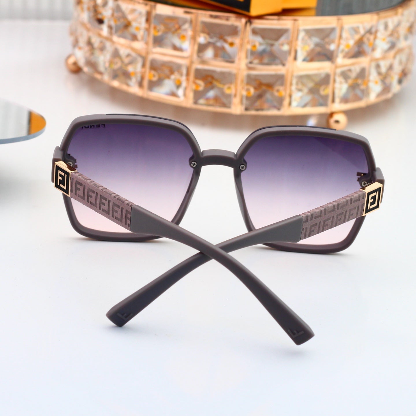 Trendy Chic Sunglasses Pick