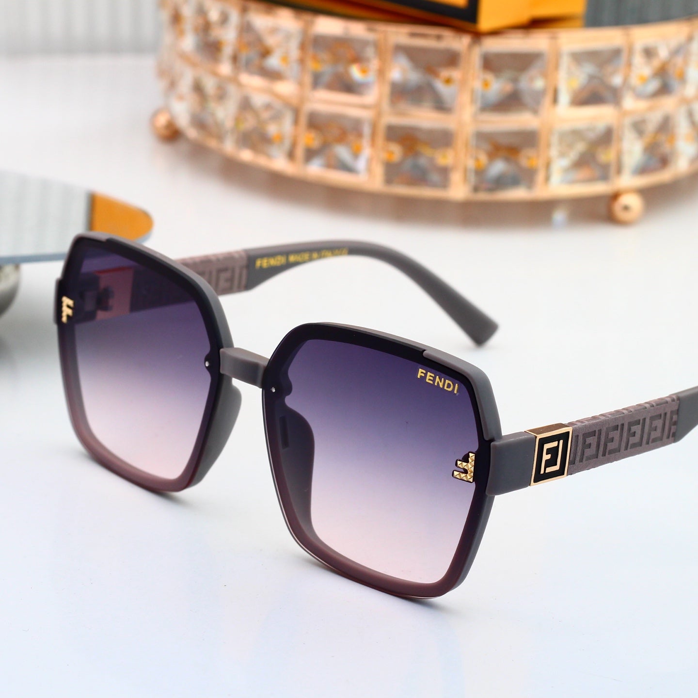 Trendy Chic Sunglasses Pick