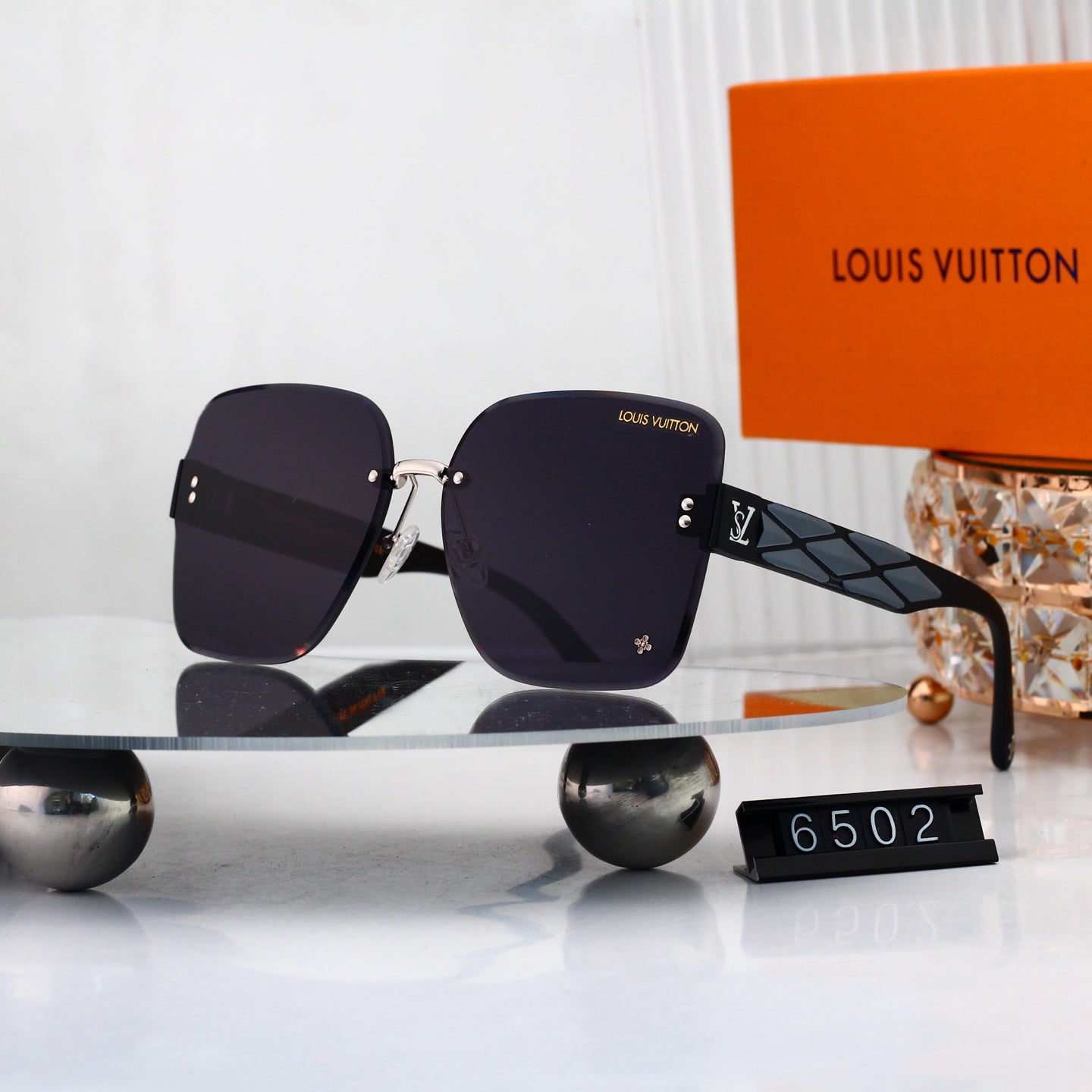 Timeless Retro Sunglasses Trend