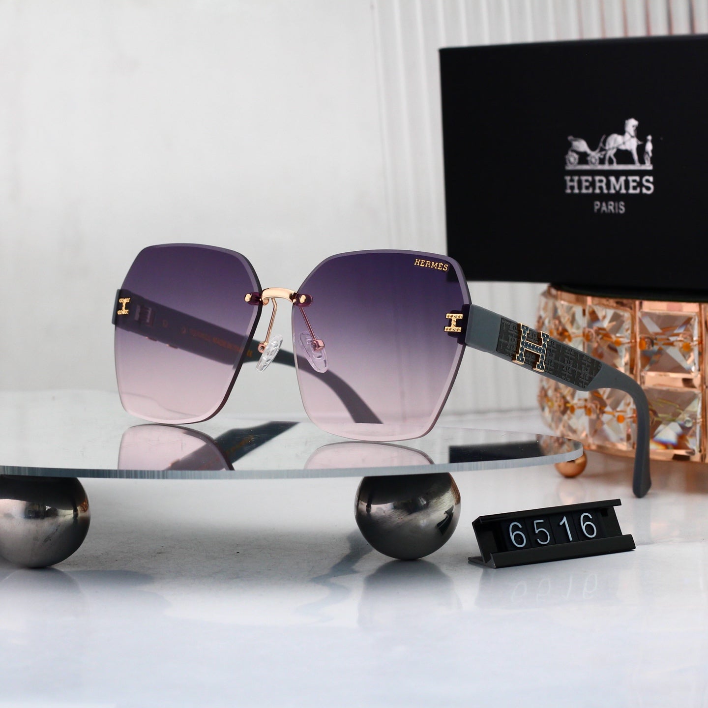 Timeless Sunglasses: Versatile Style