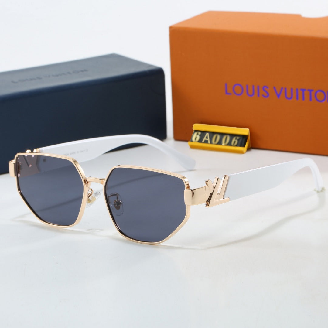 Iconic Chic Sun Glasses Must-Have