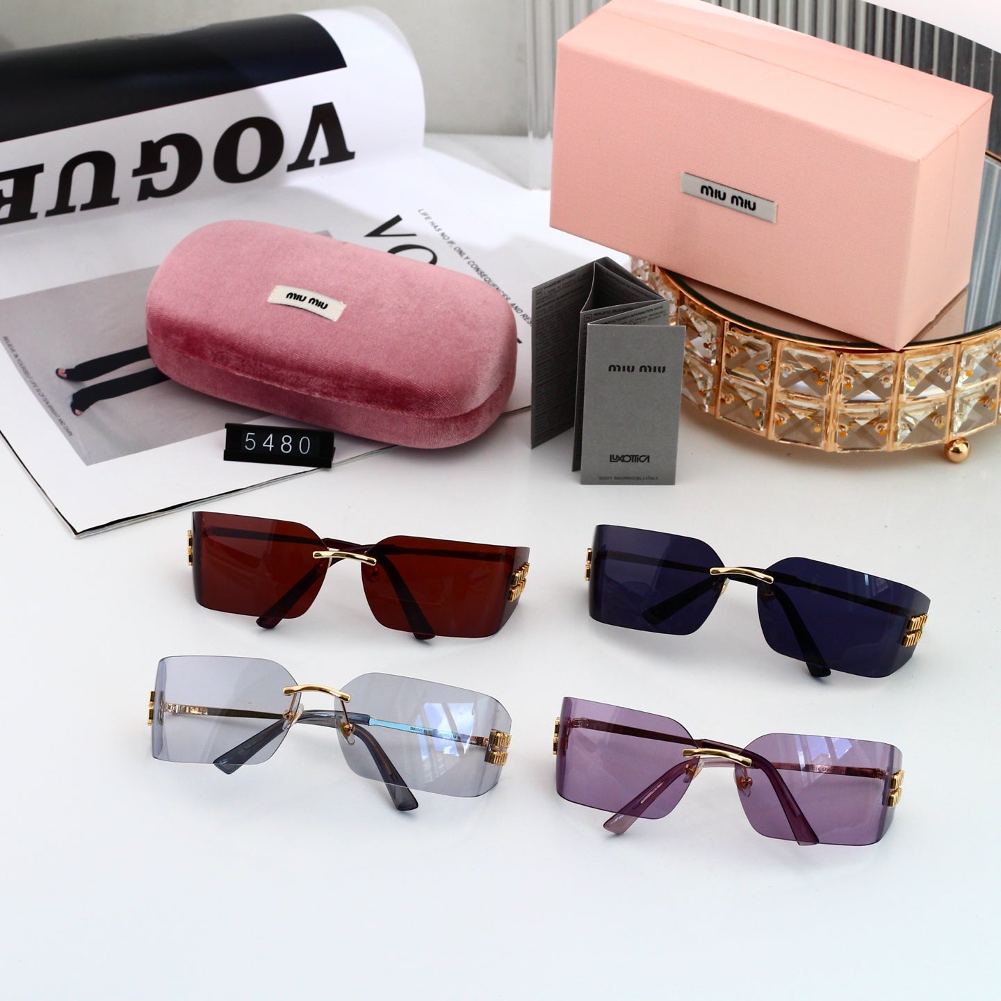Chic Sunglasses: All-Match Vibe