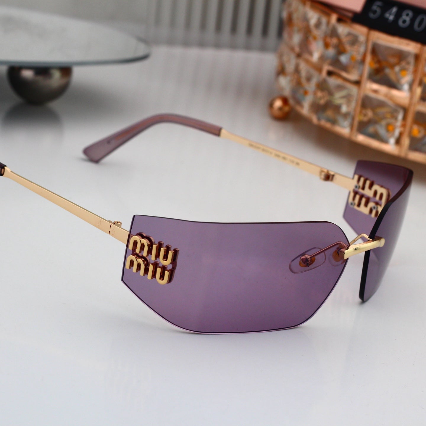 Chic Sunglasses: All-Match Vibe
