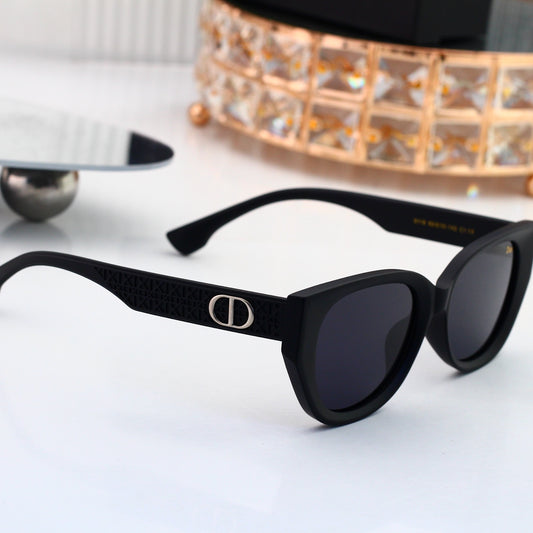 Classic Sunshades: Iconic Grace