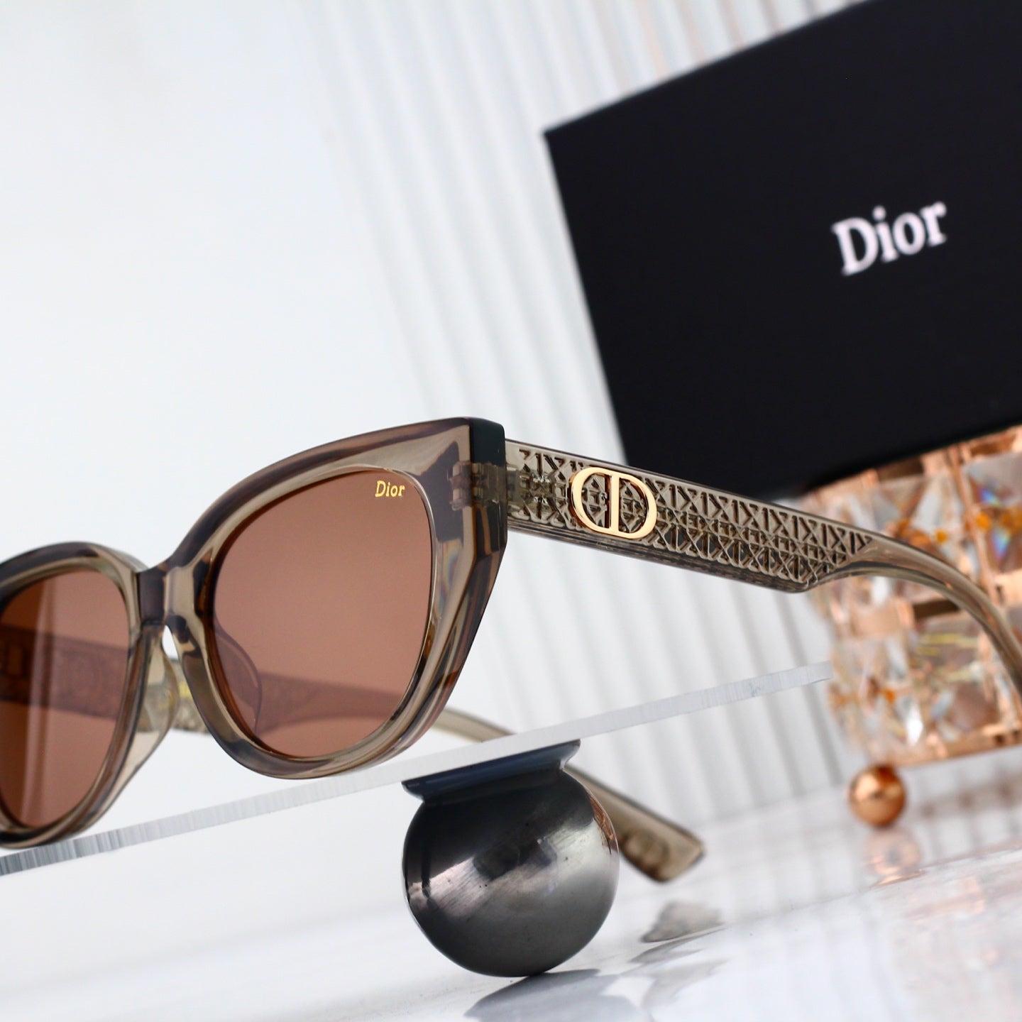 Classic Sunshades: Iconic Grace