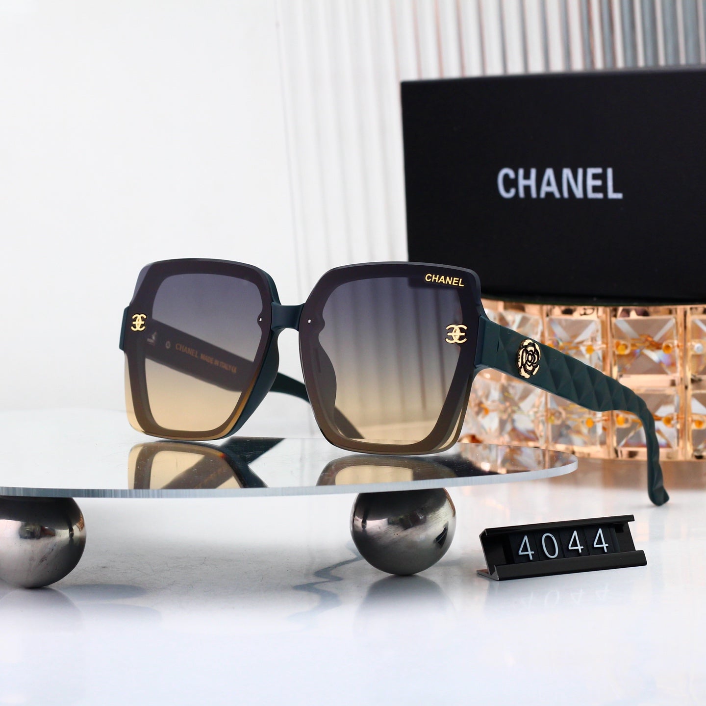 Classic Fashion Sun Shades Pick