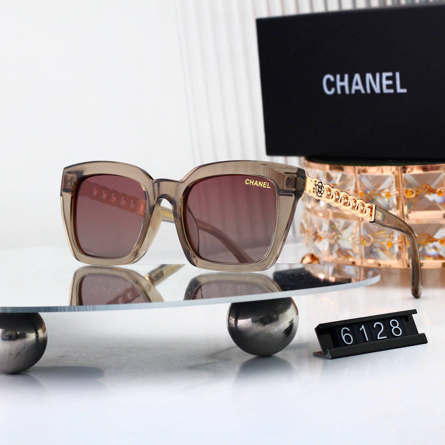 Timeless Trendy Sunglasses Essential