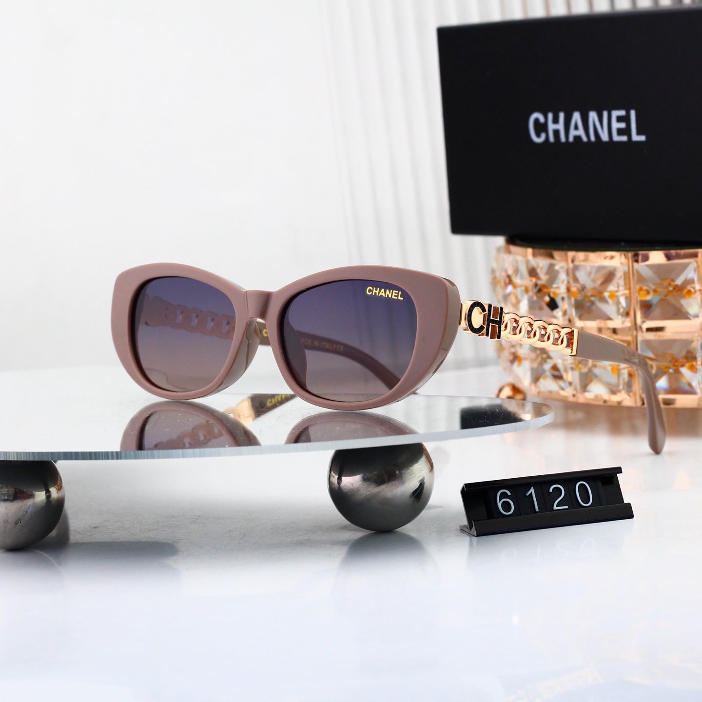 Chic Iconic Sun Glasses Now