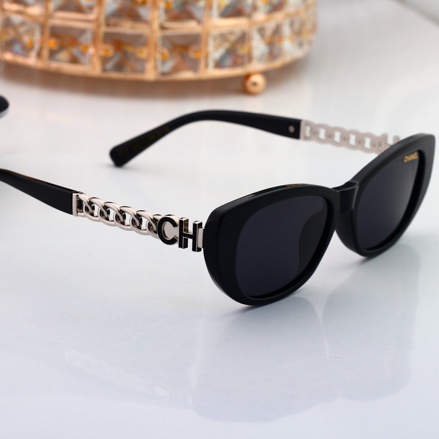Chic Iconic Sun Glasses Now