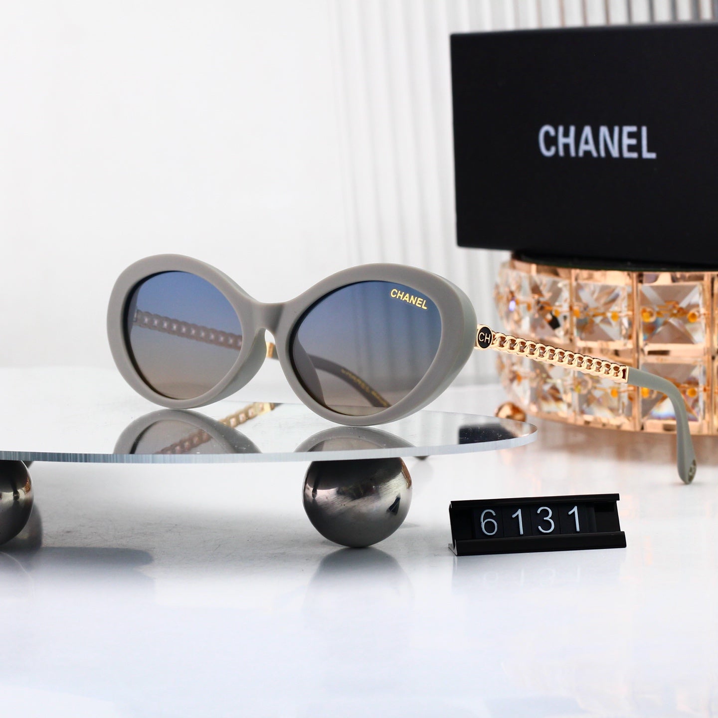Classic Timeless Sunglasses Must-Have