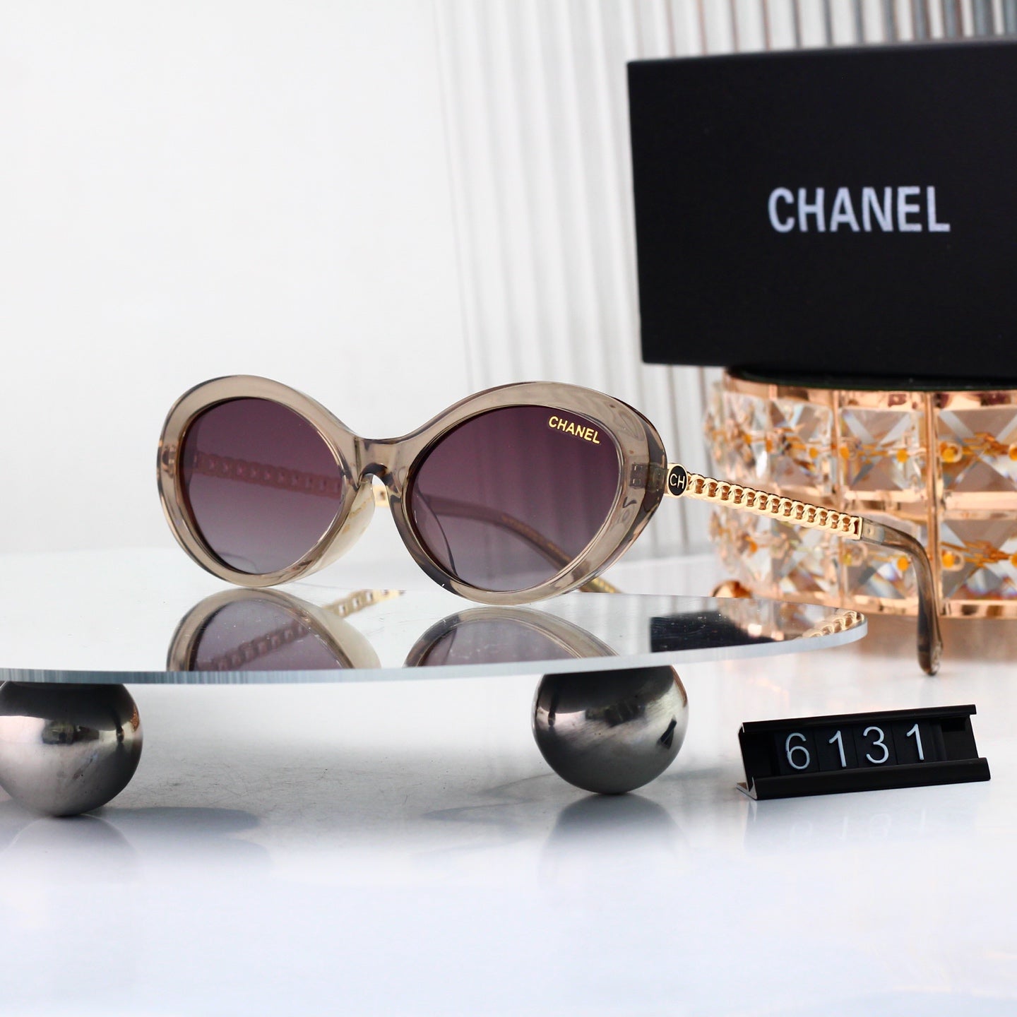 Classic Timeless Sunglasses Must-Have