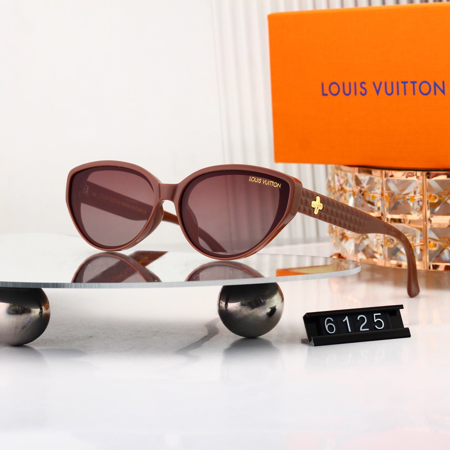 Iconic Classic Sunglasses Essential