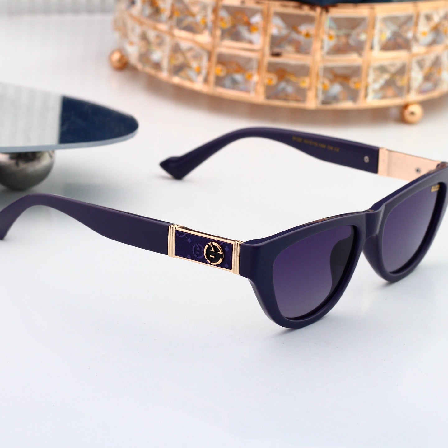 Chic Trendy Sunglasses Must-Have