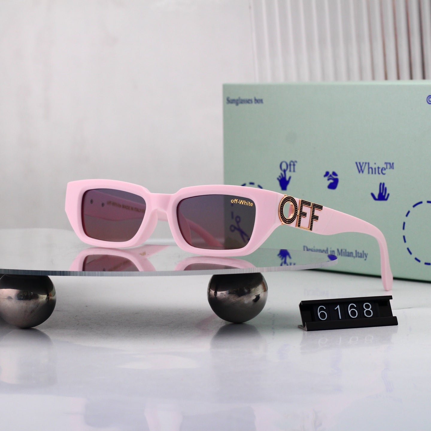 Timeless Style Sunglasses Must-Have