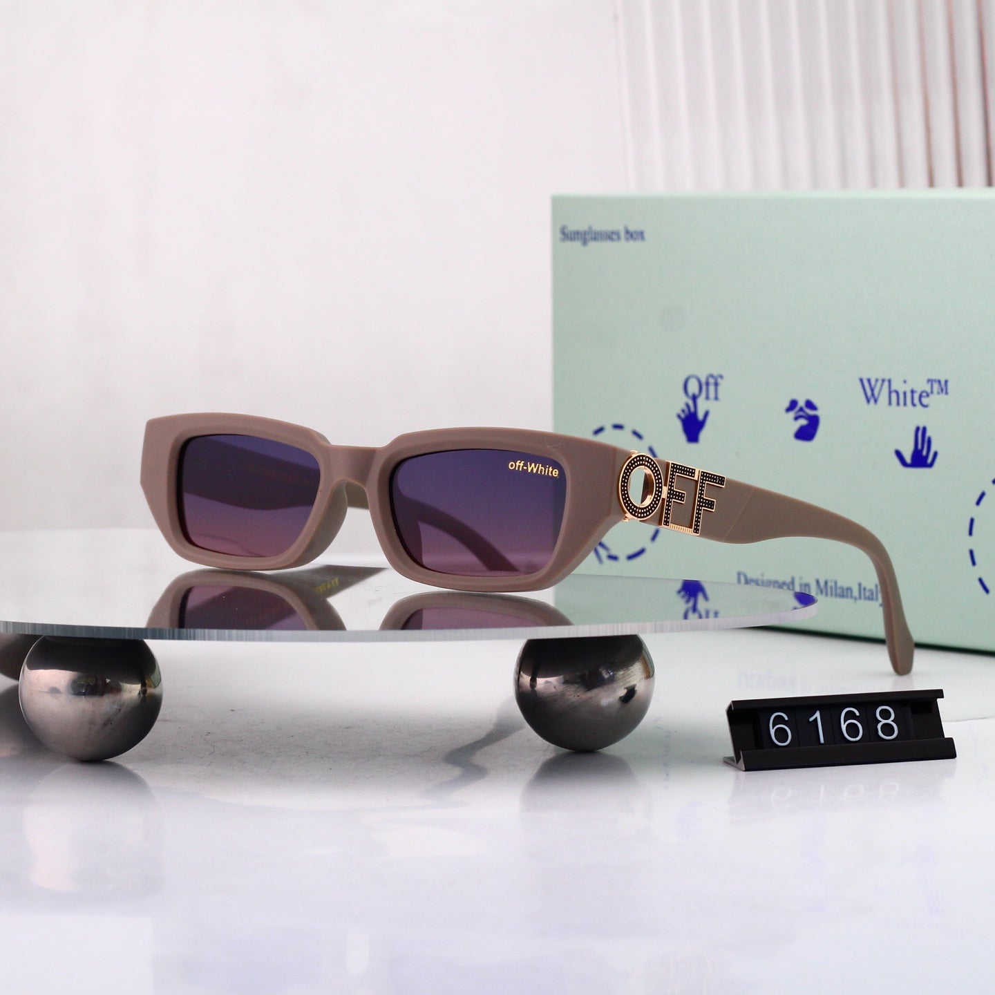 Timeless Style Sunglasses Must-Have