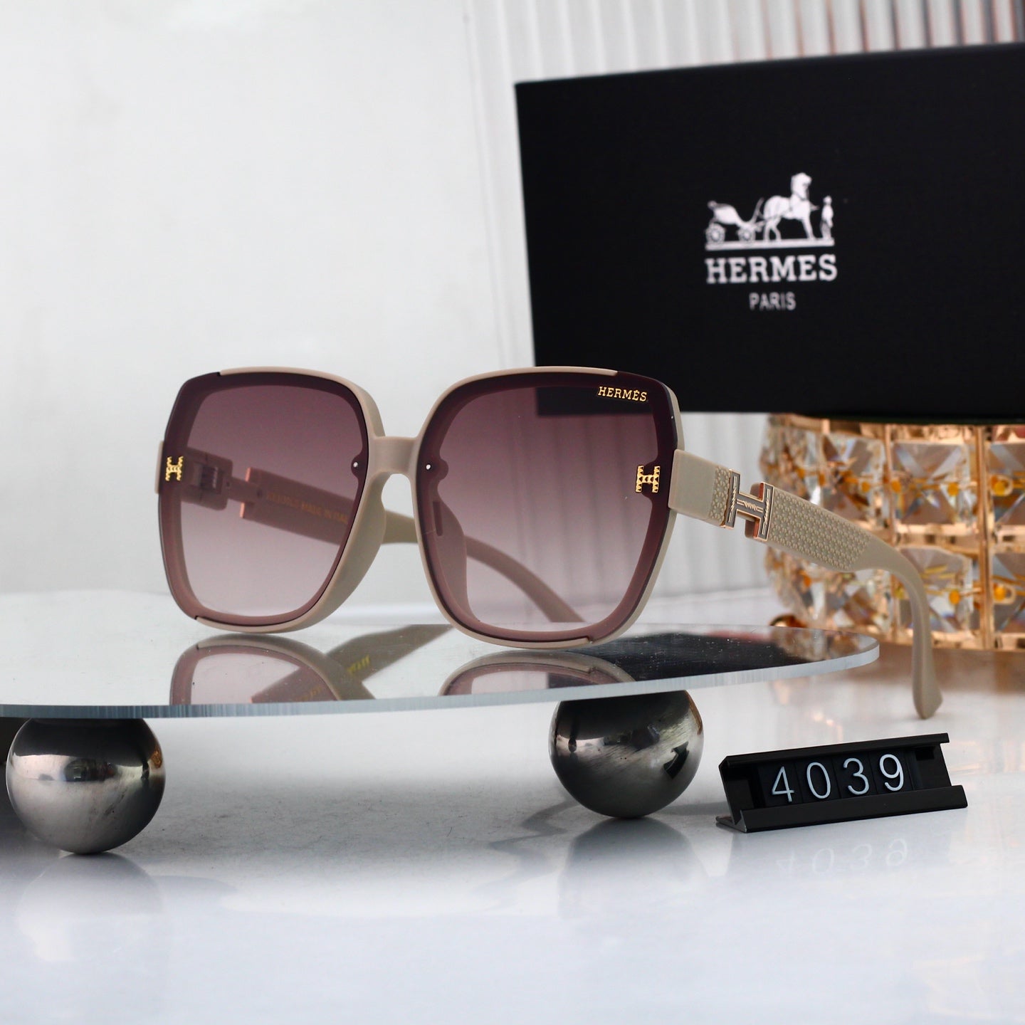 Classic Sun Glasses: Versatile Cool