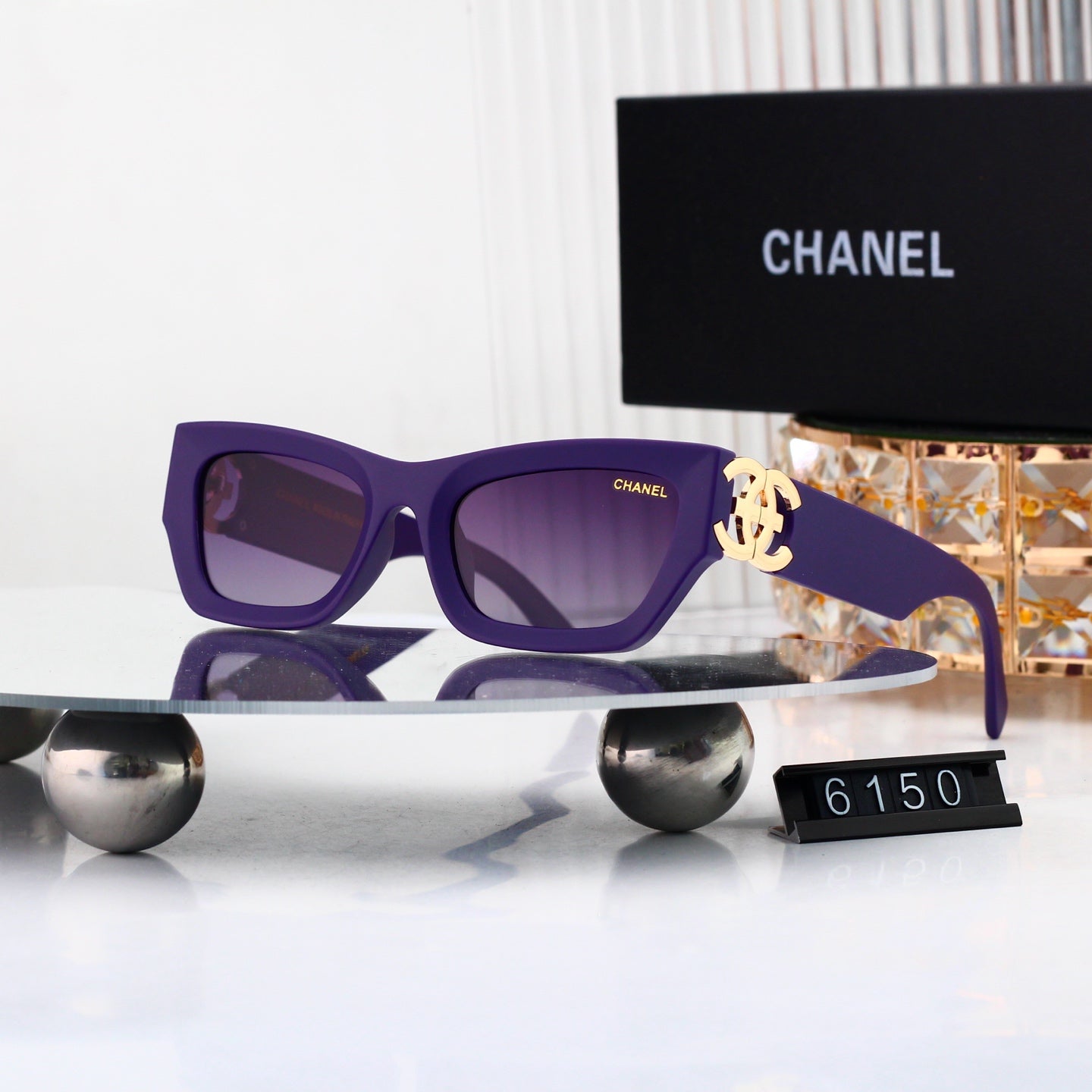 Trendy Sunglasses: Classic Base