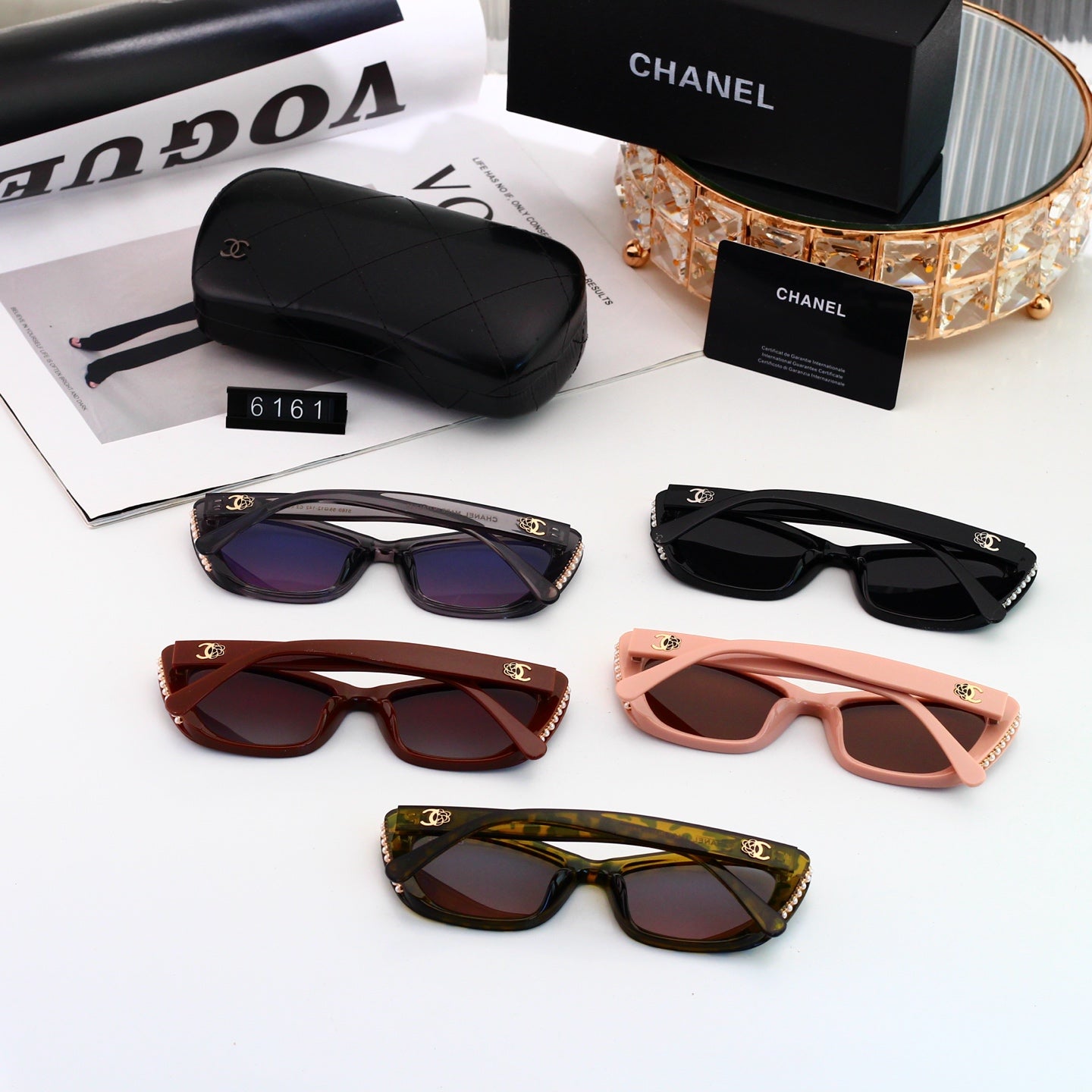 Versatile Sun Glasses: Timeless Pick