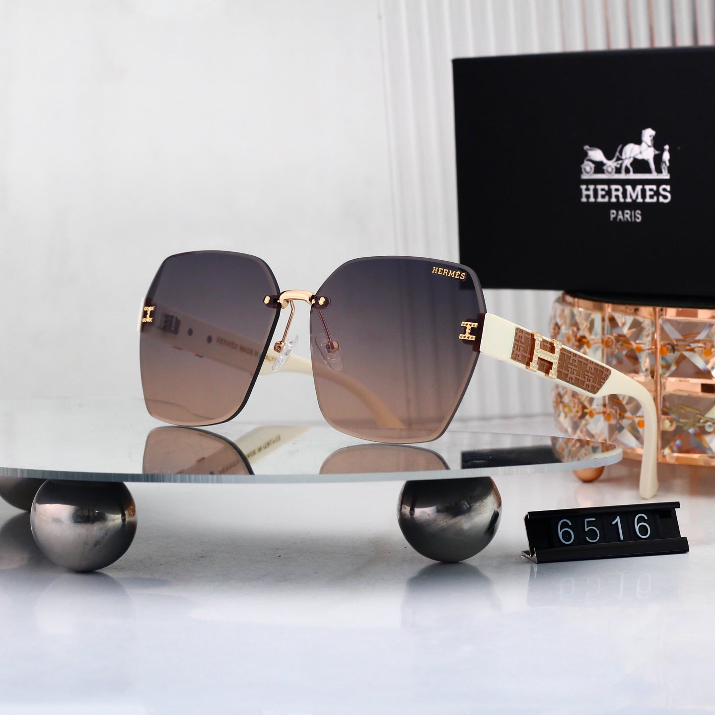 Timeless Sunglasses: Versatile Style