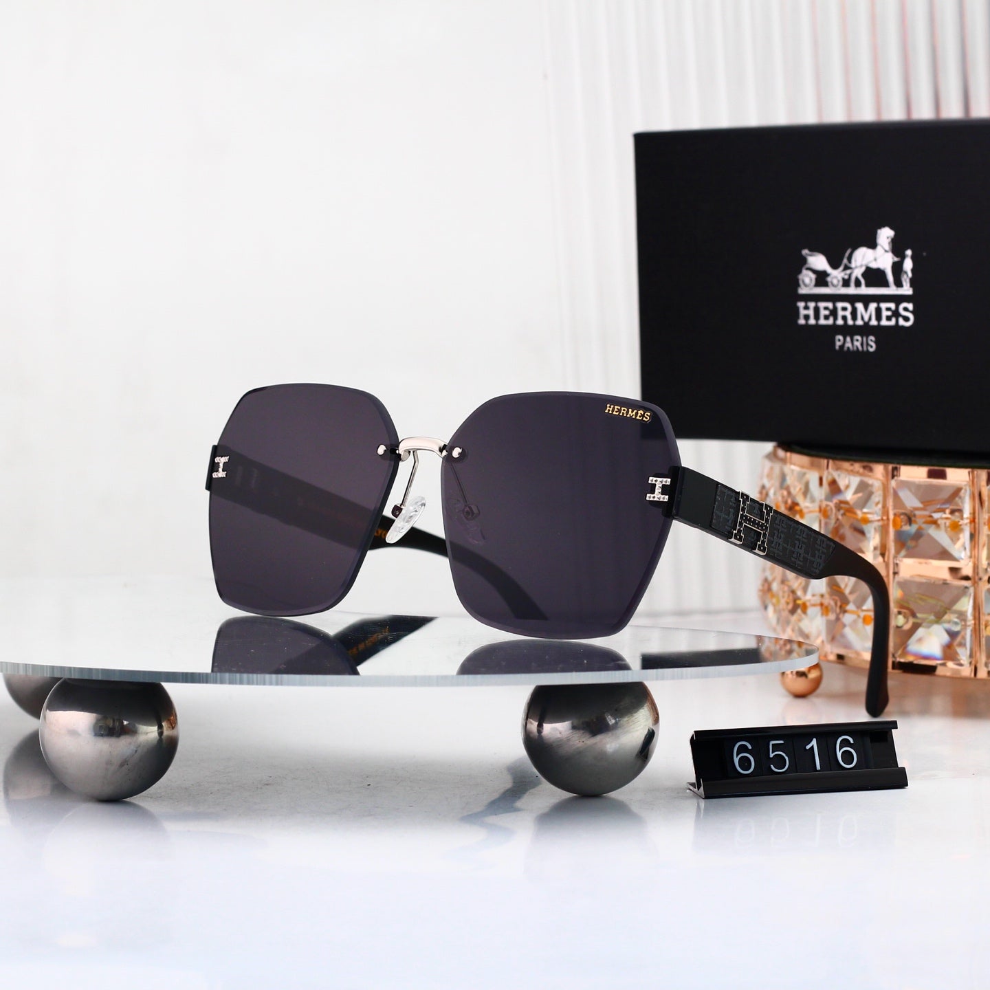 Timeless Sunglasses: Versatile Style